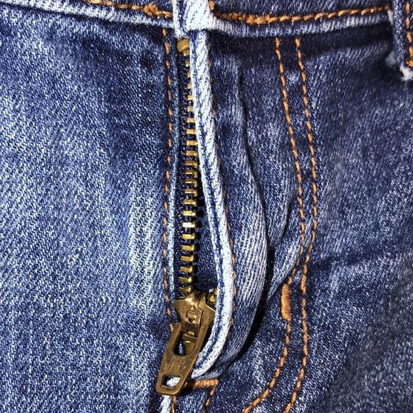 Old Navy size 2 boyfriend cuffed denim shorts - Picture 5 of 8